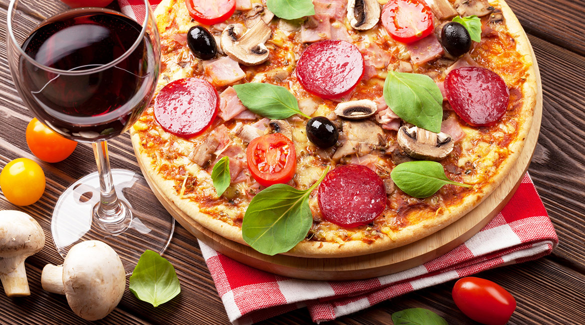 Como harmonizar sua pizza preferida com vinho | blogdosvinhos