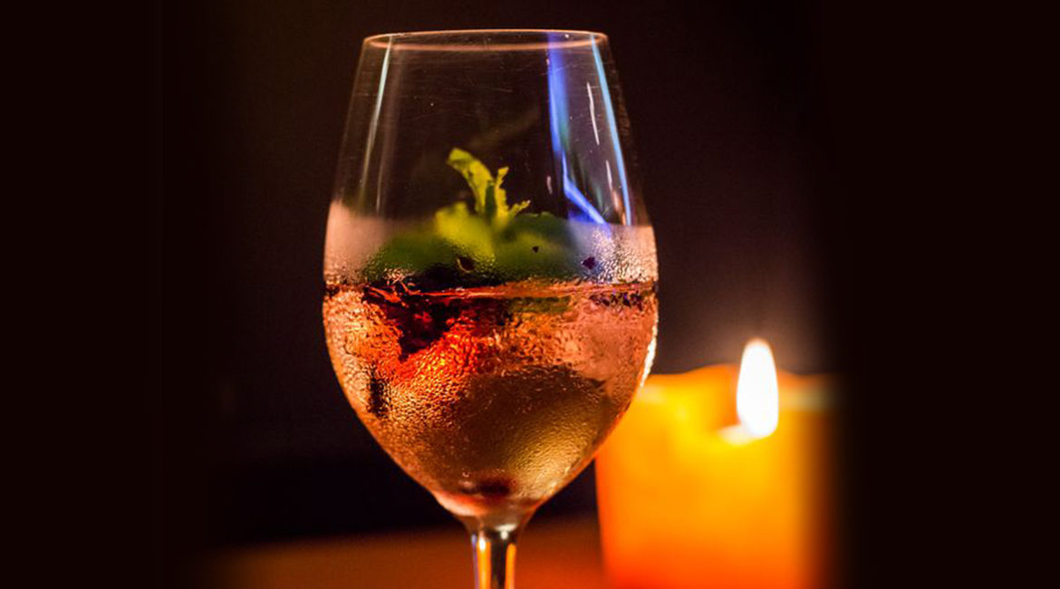 Paris Rosé: drink com vinho e hortelã