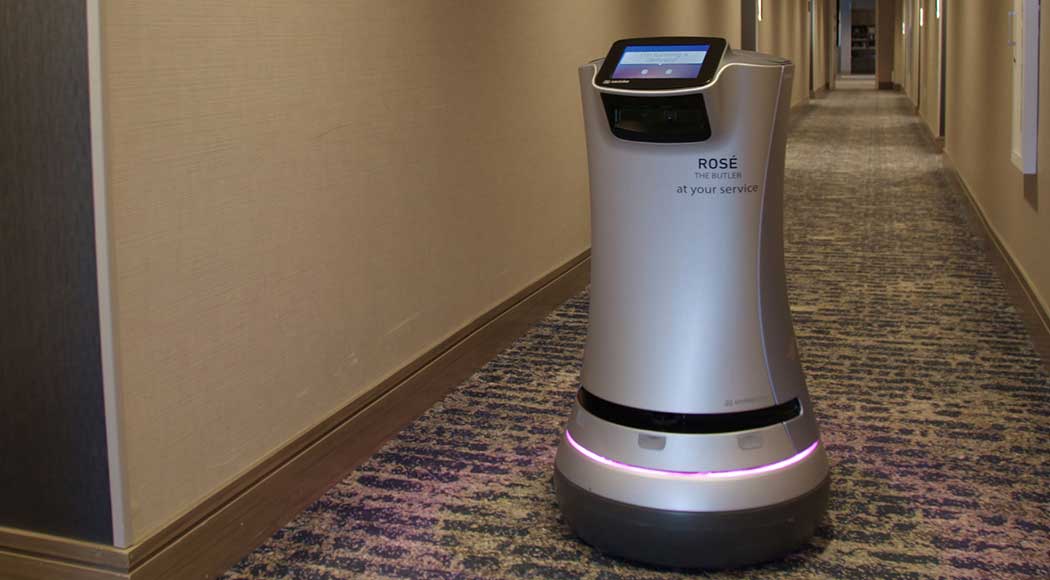 Robô serve vinho para hóspedes de hotel na Califórnia
